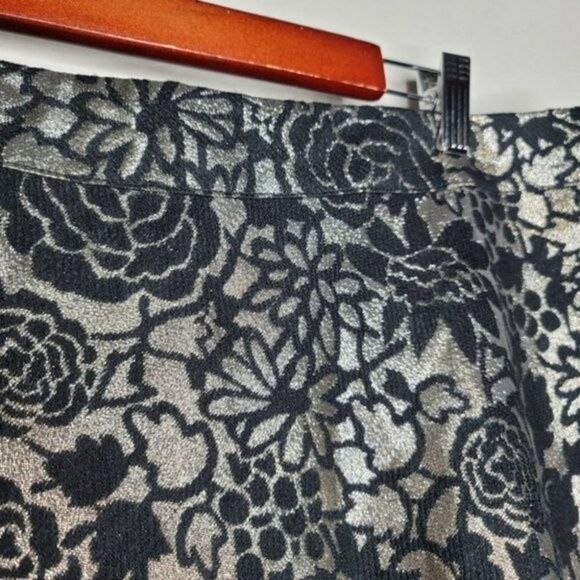 Forever 21+ 1X Black Gold Floral Skirt – Plus Size Skater Silhouette - Picture 11 of 12